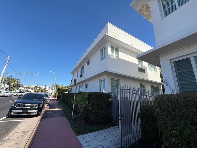 8415 Harding Ave in Miami Beach, FL - Building Photo - Building Photo