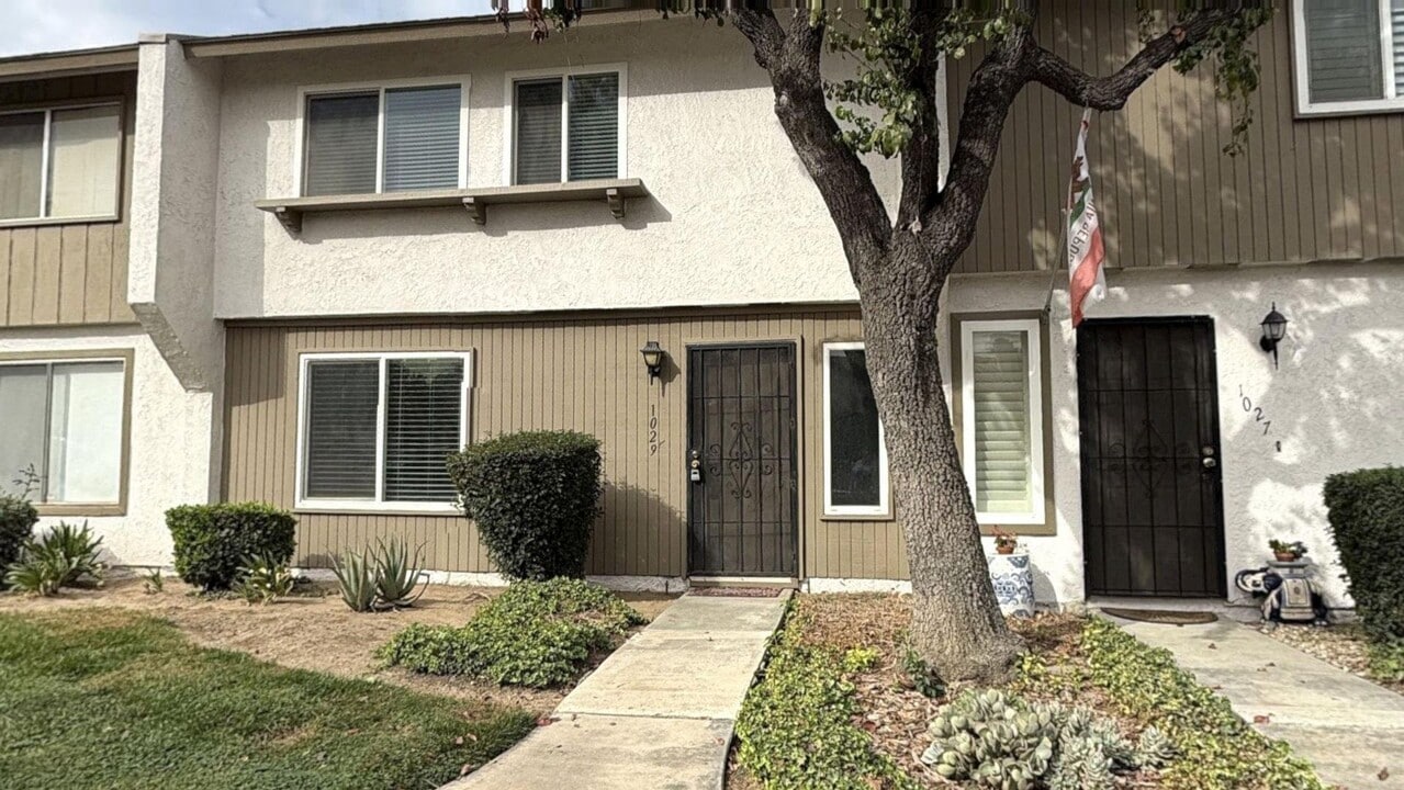 1029 Clark St in Riverside, CA - Building Photo