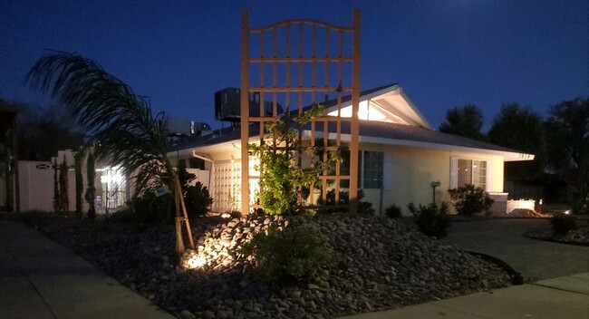 1819 S Beverly Way in Las Vegas, NV - Building Photo - Building Photo