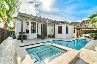 1920 SW 154th Ave in Miami, FL - Foto de edificio - Building Photo