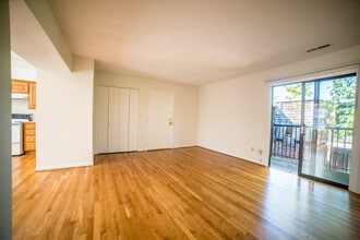 4012 Oak St, Unit 64111 in Kansas City, MO - Building Photo - Building Photo