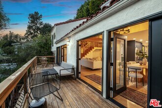 3323 N Knoll Dr in Los Angeles, CA - Building Photo - Building Photo