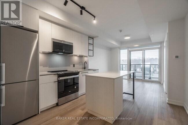 740-740 Dupont St