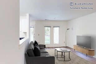10608 Kitty Pozer Dr in Fairfax, VA - Building Photo