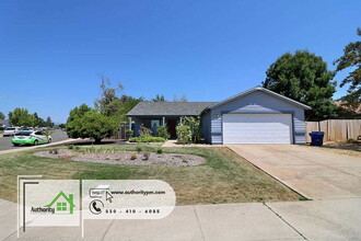 788 Mallard St in Redding, CA - Building Photo - Building Photo