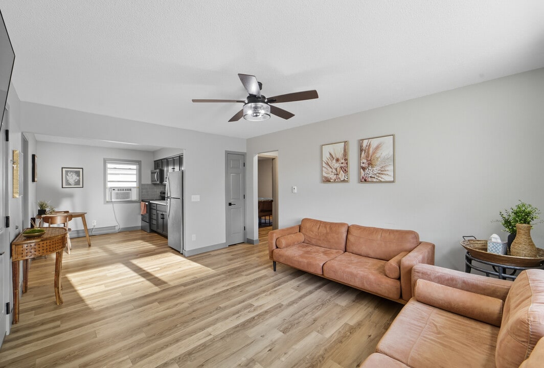 203 3rd St SE, Unit 2B in Altoona, IA - Foto de edificio