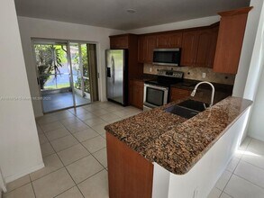 20869 NW 4 St in Pembroke Pines, FL - Building Photo - Building Photo