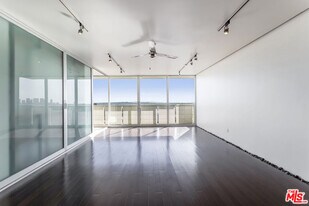 8787 Shoreham Dr in West Hollywood, CA - Building Photo