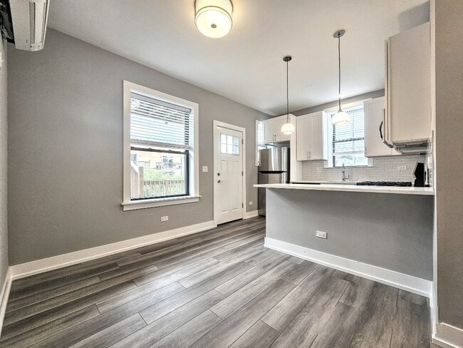 3937 N Janssen Ave, Unit A09C in Chicago, IL - Building Photo - Building Photo