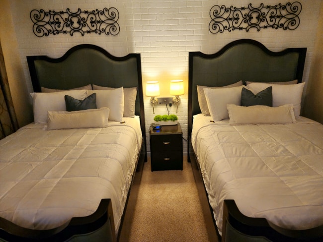 property at 4468 Highwood Park Dr