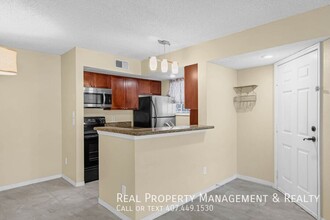 5108 Conroy Rd-Unit -Unit 17 in Orlando, FL - Building Photo - Building Photo