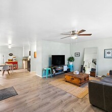 1535 Loma Ave in Long Beach, CA - Building Photo - Interior Photo