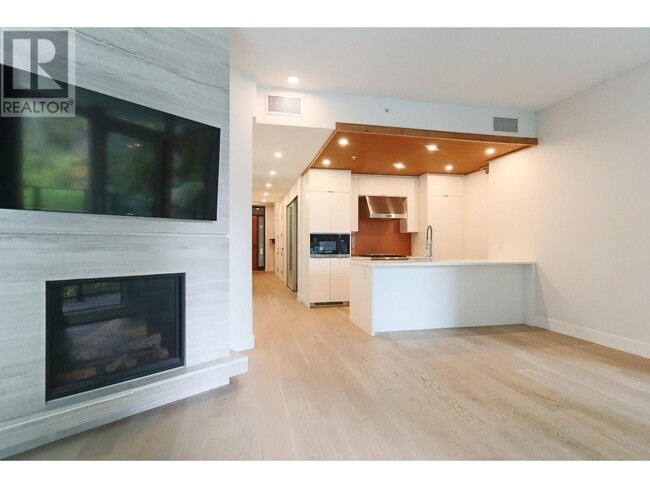 6699-6699 Nelson Ave in West Vancouver, BC - Building Photo - Building Photo