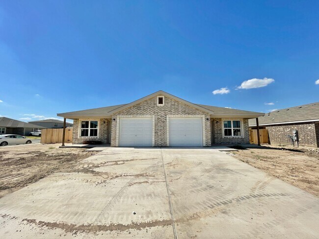 property at 1822 Clovis Dr