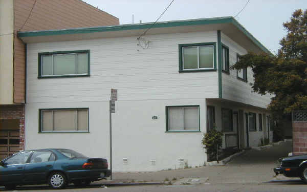 2222 Vicente St in San Francisco, CA - Foto de edificio - Building Photo