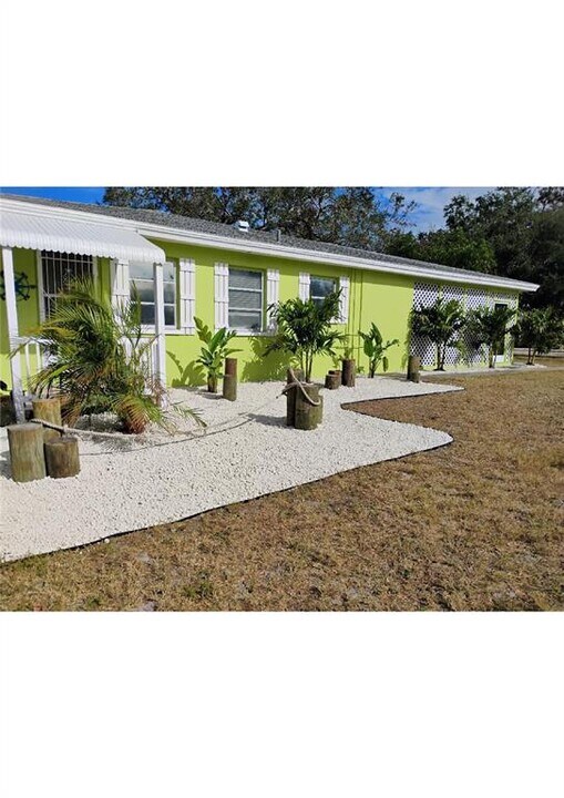 504 Milwaukee Ave in Dunedin, FL - Building Photo