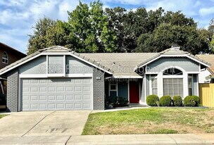 8717 Spruce Ridge Way in Antelope, CA - Building Photo