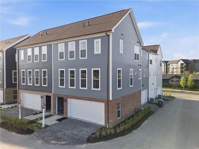 227 Oliver Wy in Cranberry Township, PA - Building Photo - Building Photo