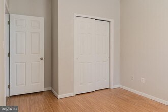 42806 Smallwood Terrace in Chantilly, VA - Building Photo - Building Photo