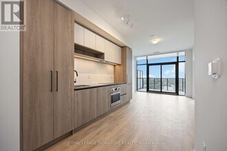 181 Sterling Rd in Toronto, ON - Building Photo - Building Photo