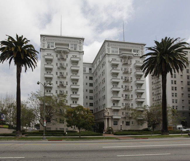 Bryson Family Apartments in Los Angeles, CA - Foto de edificio - Building Photo