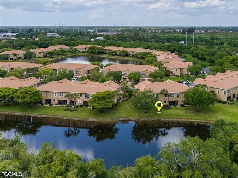 3210 Cottonwood Bend in Ft. Myers, FL - Foto de edificio
