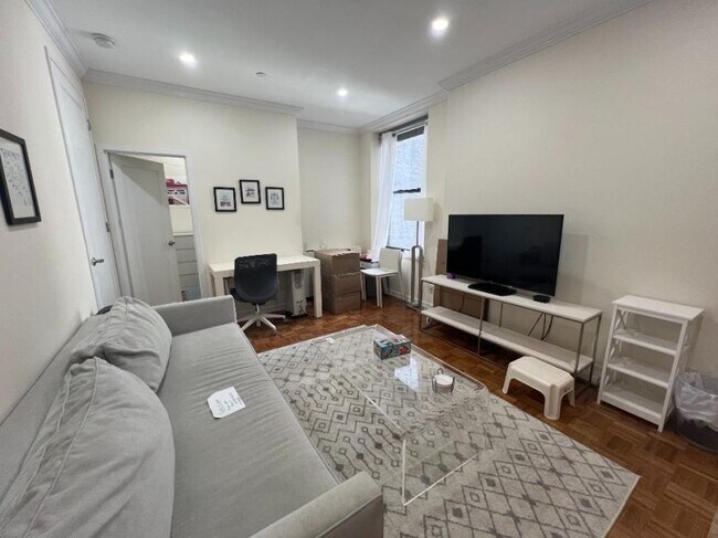 property at 304 W 92nd St