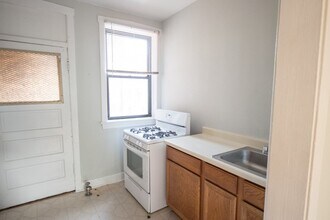 627 W Cornelia Ave in Chicago, IL - Building Photo - Building Photo