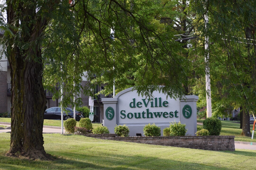 deVille I Properties LLC in Jefferson City, MO - Foto de edificio