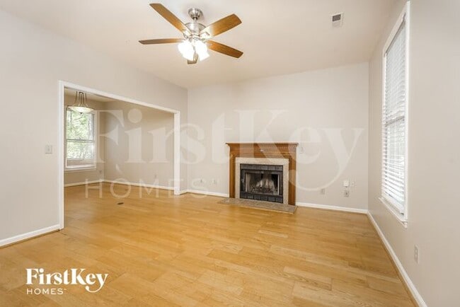 6303 Cardinal Wood Dr in Greensboro, NC - Foto de edificio - Building Photo