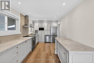 724 Balaton Ave in Pickering, ON - Building Photo - Building Photo