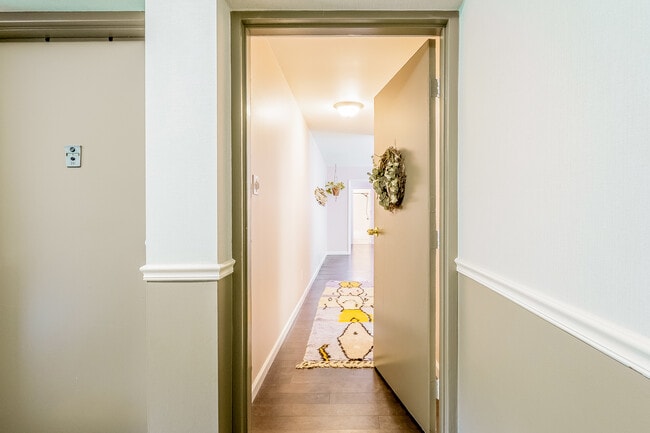 10655 Montrose Ave in Bethesda, MD - Building Photo - Building Photo