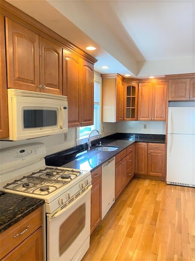 69 School St, Unit 1