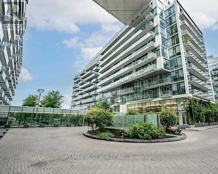39 Queens Quay E in Toronto, ON - Building Photo