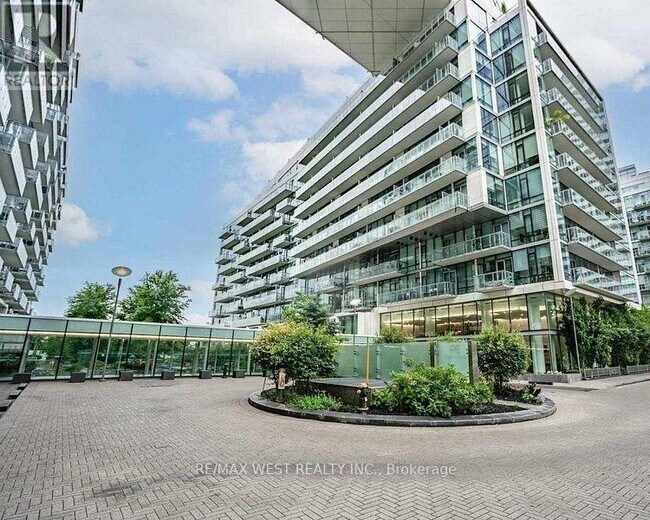 property at 39 Queens Quay E