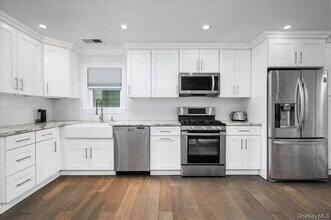 216 Florence St in Mamaroneck, NY - Building Photo - Building Photo