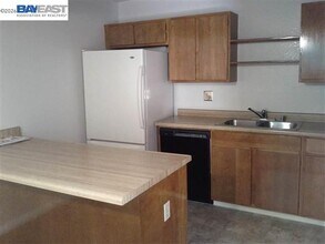 27162 Tampa Ave in Hayward, CA - Building Photo - Building Photo