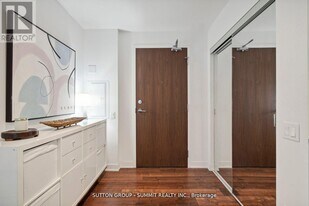 90 Queens Wharf Rd in Toronto, ON - Building Photo