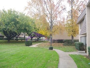 6009 Casa Alegre in Carmichael, CA - Building Photo - Building Photo