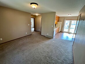 829 E 9th St S, Unit #4 in Newton, IA - Building Photo - Building Photo