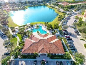 11 Harbour Isle Dr W in Fort Pierce, FL - Building Photo - Building Photo