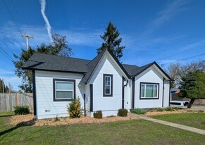 3603 Sunnyview Rd NE in Salem, OR - Building Photo
