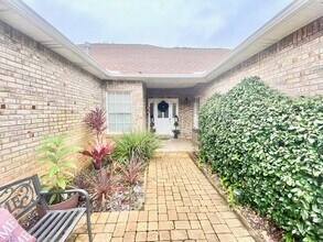 4401 Windrush Dr in Niceville, FL - Building Photo - Building Photo