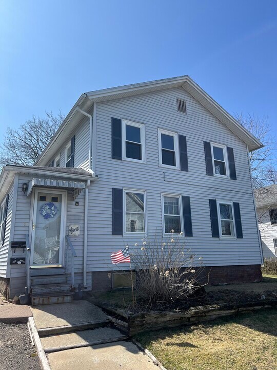 15 Goodyear Ave in Middletown, CT - Building Photo