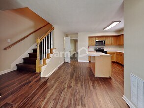 913 Tom Hailey Blvd in La Vergne, TN - Building Photo - Building Photo