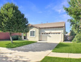 19807 E 39th Ave in Denver, CO - Building Photo