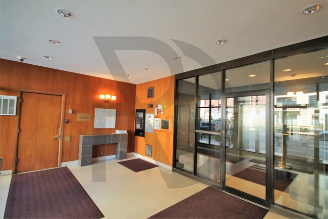 433 W Wellington Ave, Unit #W445-12A in Chicago, IL - Building Photo - Building Photo