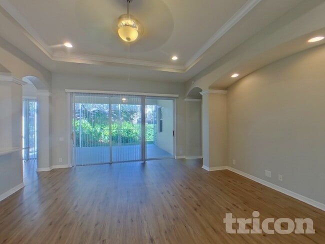 9614 Greenpointe Dr in Tampa, FL - Building Photo - Building Photo