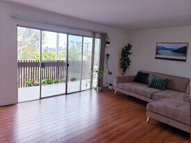 6050 Canterbury Dr in Culver City, CA - Building Photo