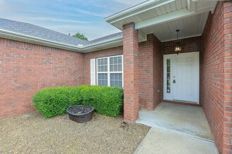 303 Cross Ln in Bentonville, AR - Building Photo - Building Photo